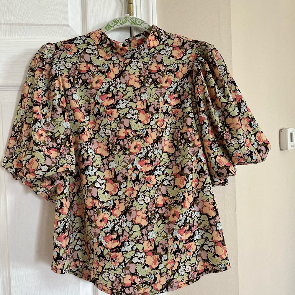 Silky fabric blouse with balloon sleeves